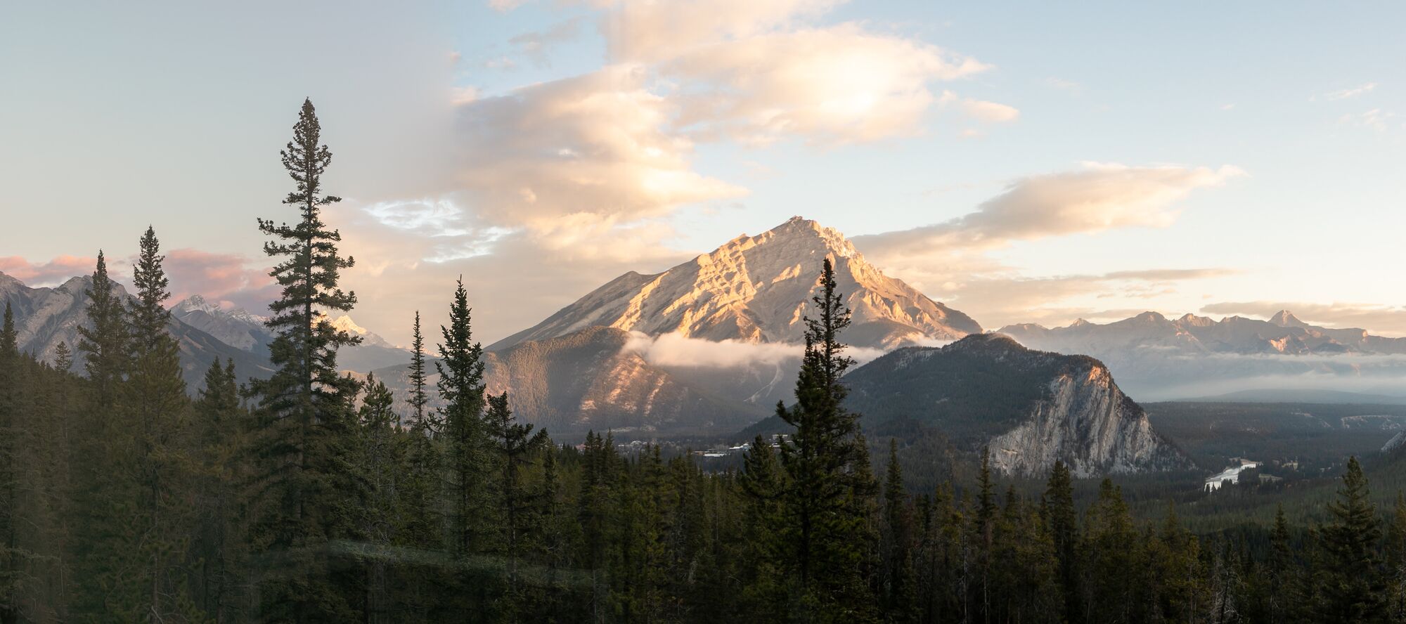 An image of a mountain range in Banff National Park.